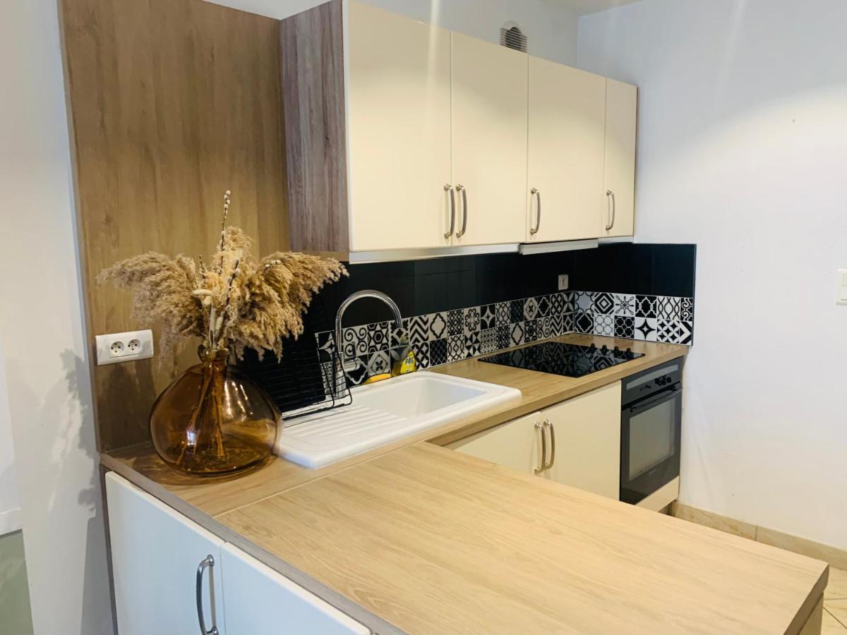 La Roseraie De L Arguenon, Appartement Charmant Centre Ville Jugon-les-Lacs Kültér fotó